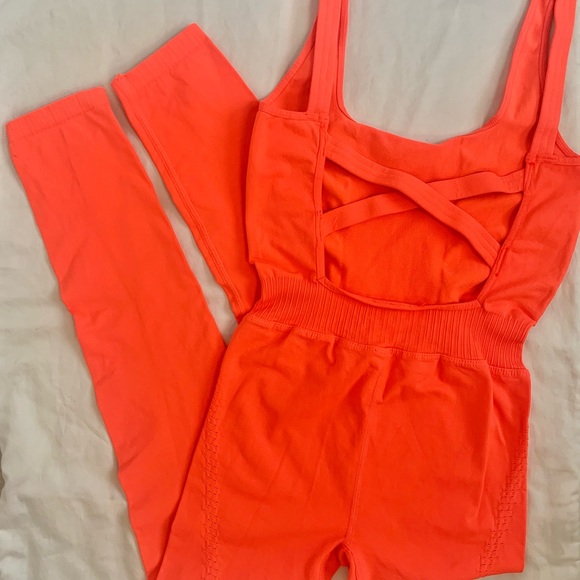 💕 Flawed but still fabulous! Free People Movement Good Karma Onesie - Picture 7 of 12